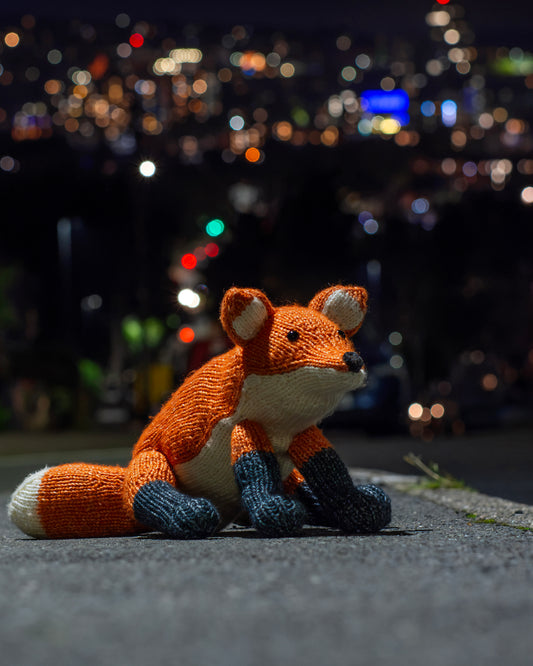 Fox Knitting Kit - SHIPPING TIME 3-5 DAYS