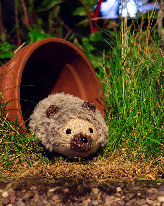 Hedgehog Knitting Kit - SHIPPING TIME 3-5 DAYS